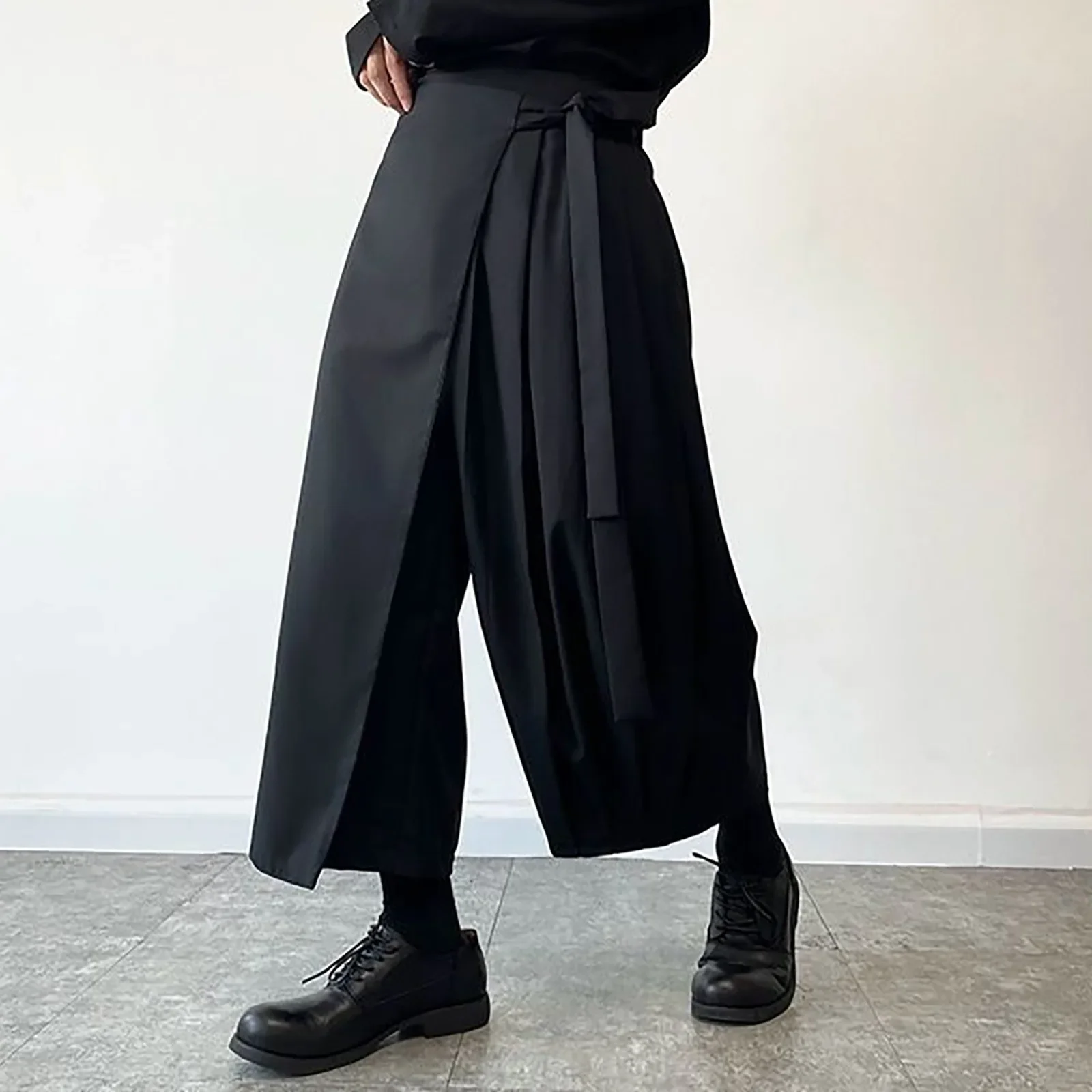 Street Fashion In Japanese - Мужская юбка в темном стиле в
